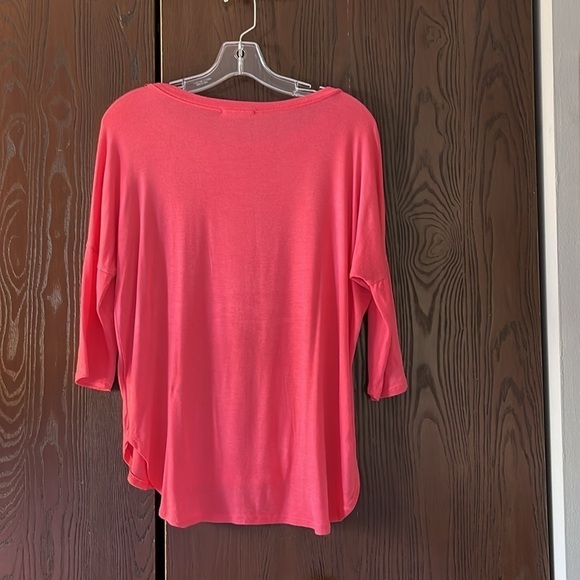 Ginger G dark pink colored top. 3/4 sleeves. Size Medium. - Picture 5 of 7